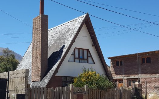 Vivienda dos dormitorios en Esquel – Entrada de auto y patio