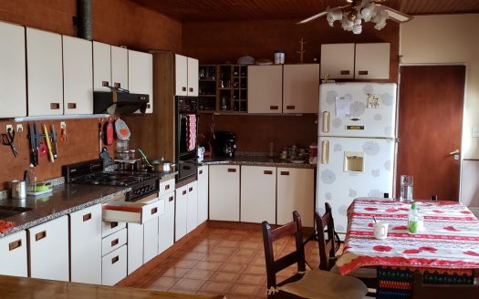 Vivienda sobre calle Alvear en Esquel