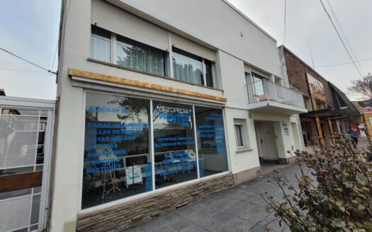 Local sobre avenida Fontana mas vivienda en Esquel